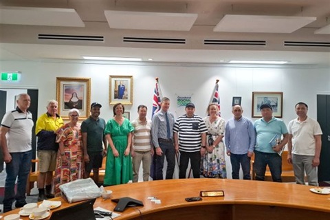 Uzbekistan delegates with Mayor and Crs